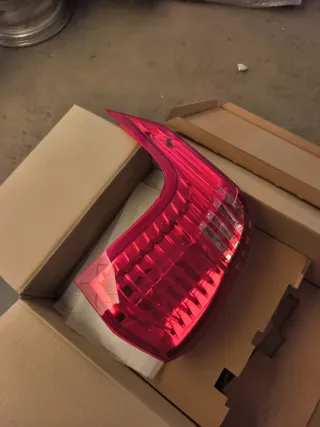 Piloto trasero izquierdo Peugeot 5008 Original