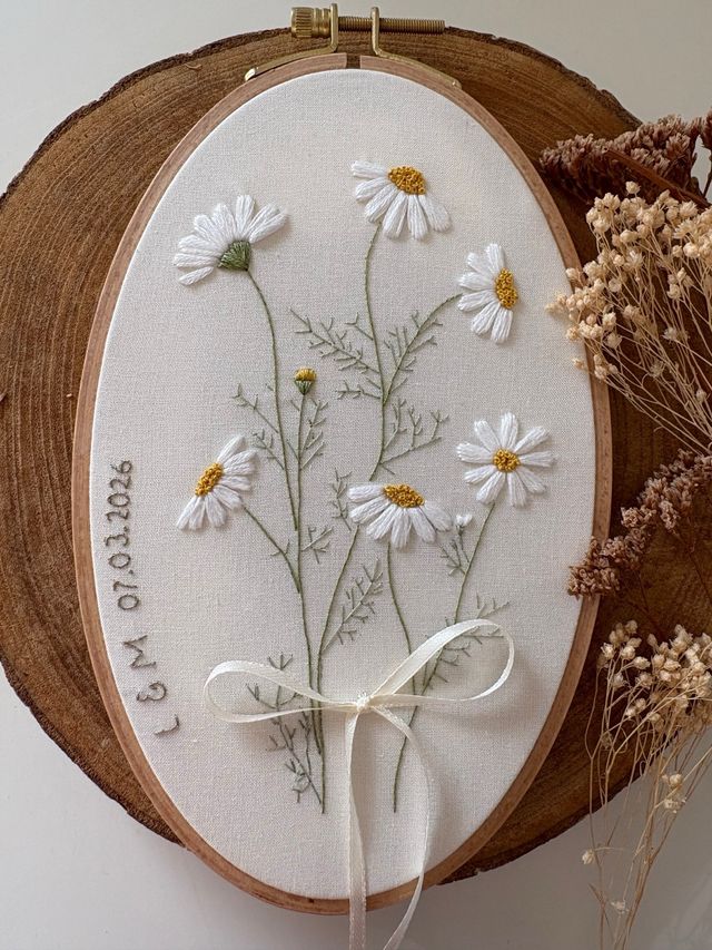 Bastidor bordado de margaritas