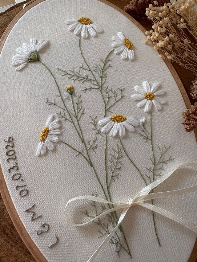 Bastidor bordado de margaritas