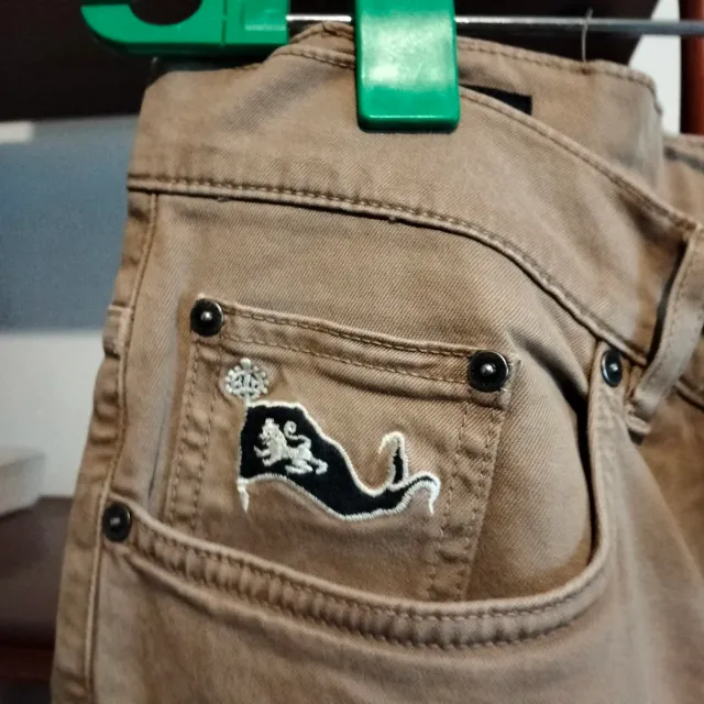 Pantalones marca  Talla 34  los 5 pantalon 10€