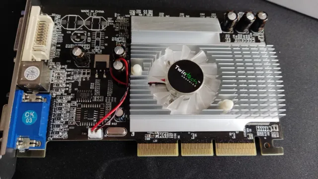 Tarjeta Gráfica Twintech FX5500 256MB AGP