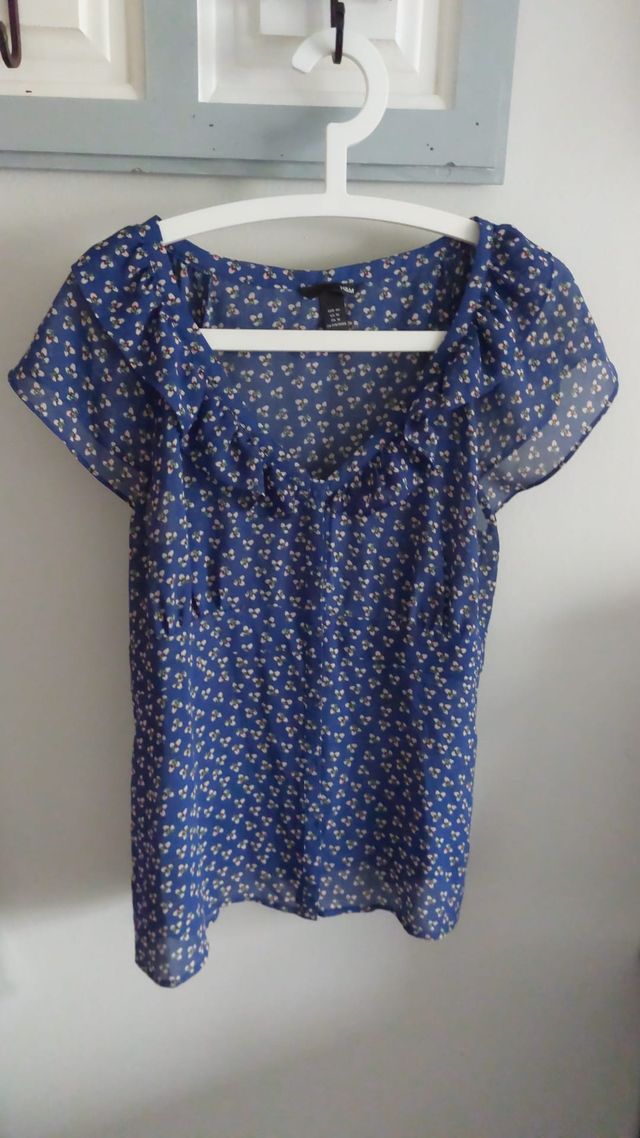 Blusa H&M floral azul