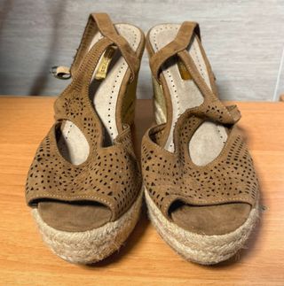 Sandalias esparto cuña marrón