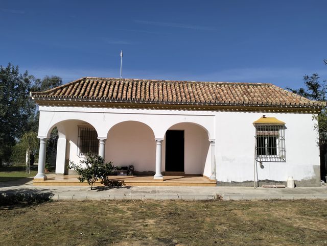 Parcela rústica con Chalet y apartamento