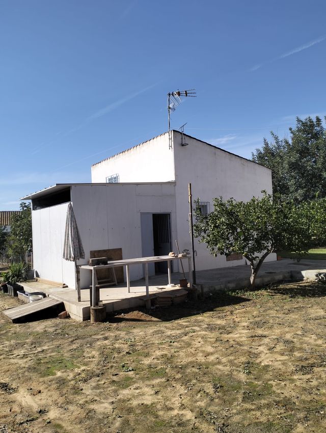 Parcela rústica con Chalet y apartamento