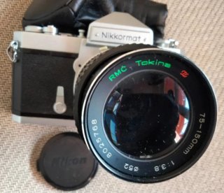 Cámara Nikkormat Plata y Teleobjetivo