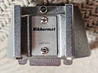 Cámara Nikkormat Plata y Teleobjetivo