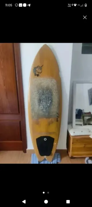 Tabla de surf amarilla