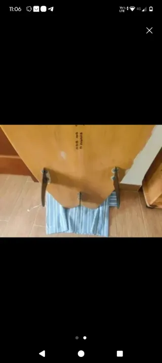 Tabla de surf amarilla