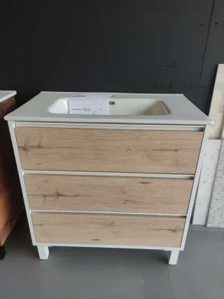 Mueble de baño con lavabo y cajones..