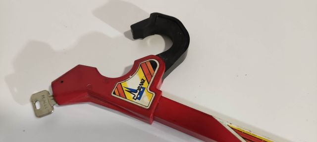 Barra antirrobo coche