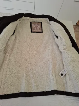 Parka marrón con borreguito