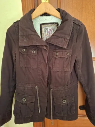 Parka marrón con borreguito