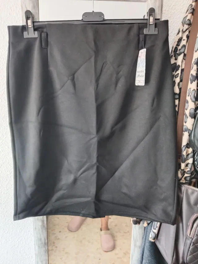 Falda negra de punto