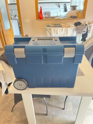Caja de herramientas CURVER con ruedas