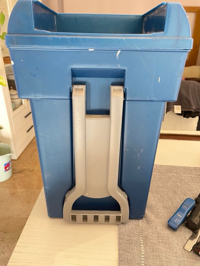 Caja de herramientas CURVER con ruedas