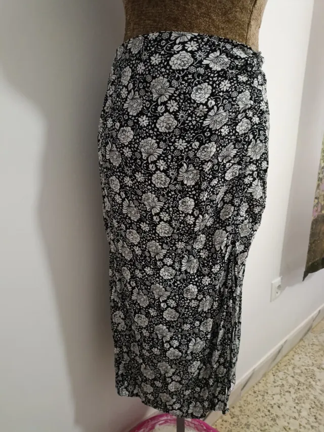 Falda midi estampada floral