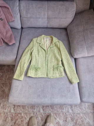 Chaqueta americana verde con flecos