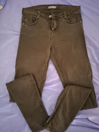 Pantalón vaquero verde militar