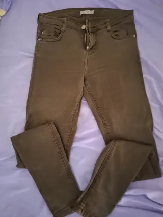Pantalón vaquero verde militar