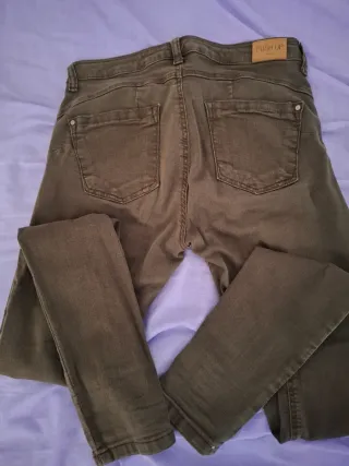 Pantalón vaquero verde militar