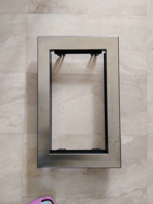 Marco de acero para microondas.