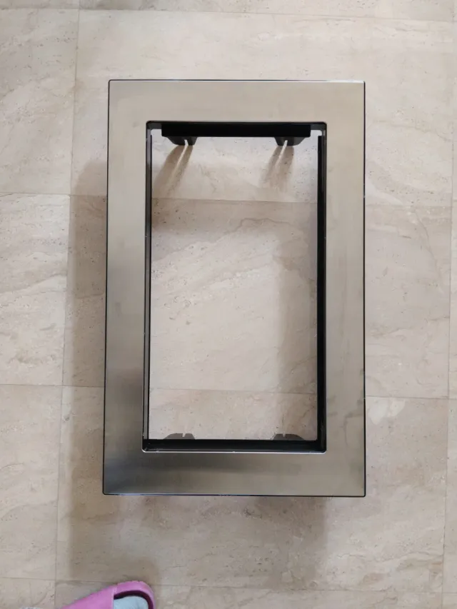 Marco de acero para microondas.