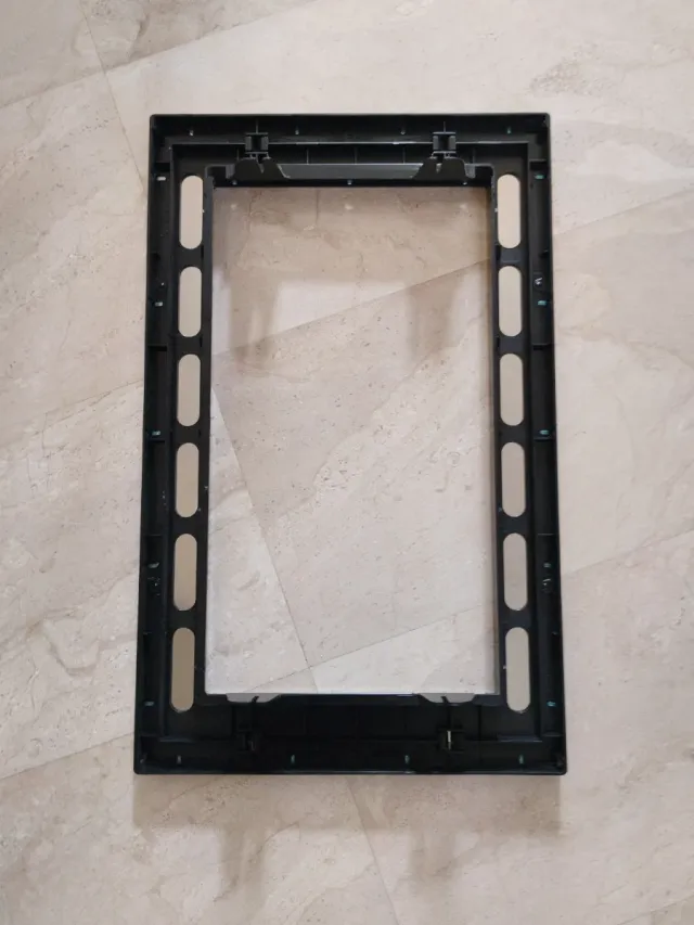 Marco de acero para microondas.