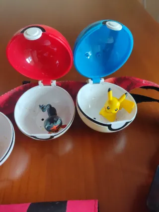 Bolso bandolera Pokémon con figuras