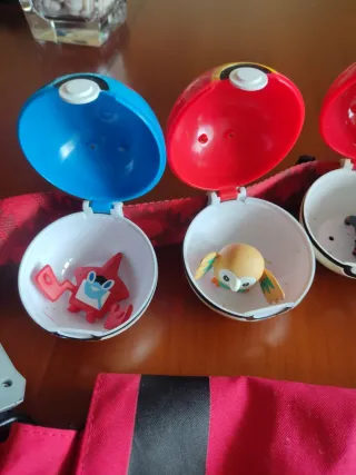 Bolso bandolera Pokémon con figuras