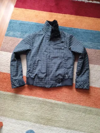 Cazadora a cuadros con cuello de pelo