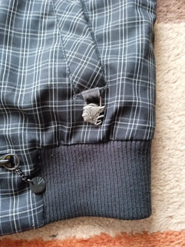 Cazadora a cuadros con cuello de pelo