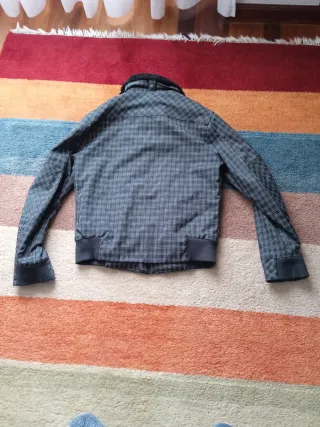 Cazadora a cuadros con cuello de pelo