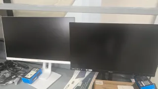 Pantalla Monitor Negro y Plata