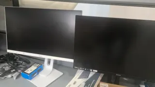 Pantalla Monitor Negro y Plata