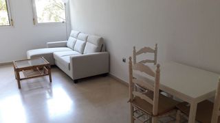 Piso en alquiler en Pedro Salvador - Las Palmeritas en Sevilla