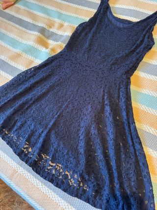 Vestido azul marino de encaje