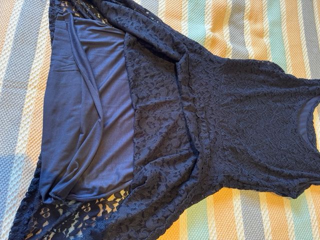 Vestido azul marino de encaje