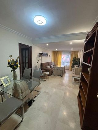 Piso en alquiler en Tres Huertas - El Torrejón - El Cerezo en Sevilla