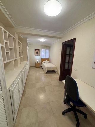 Piso en alquiler en Tres Huertas - El Torrejón - El Cerezo en Sevilla