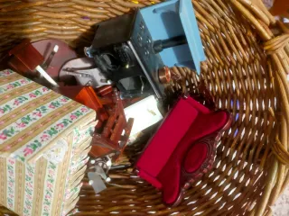 Casa de muñecas con muebles.