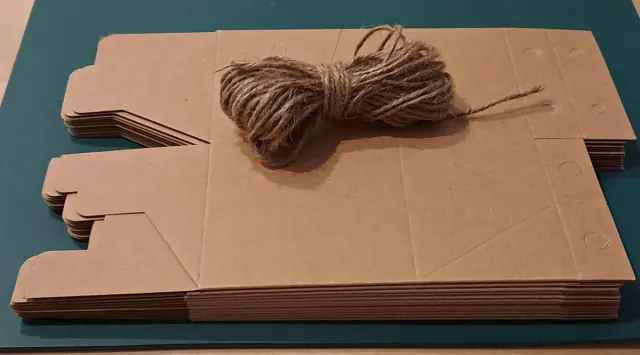 Cajas nuevas de kraft con lazo