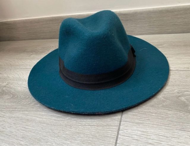 Sombrero de lana verde azulado