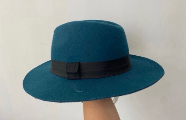 Sombrero de lana verde azulado