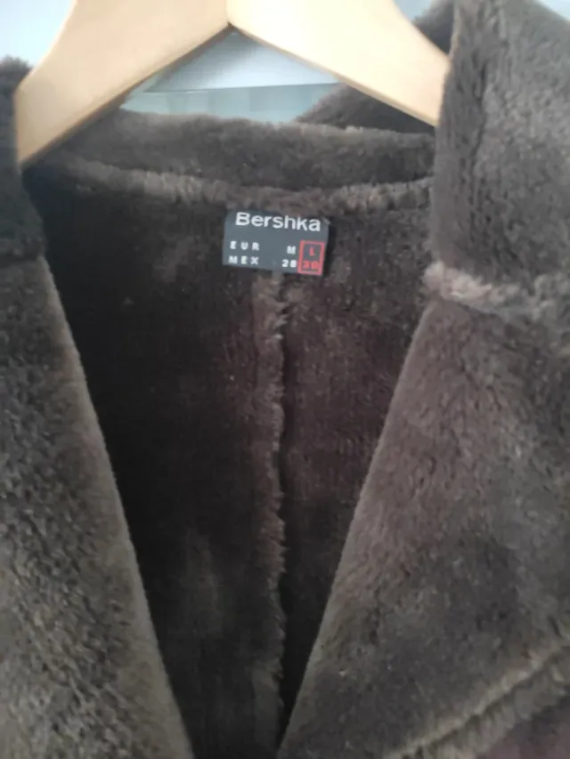 Abrigo Bershka marrón forrado talla M