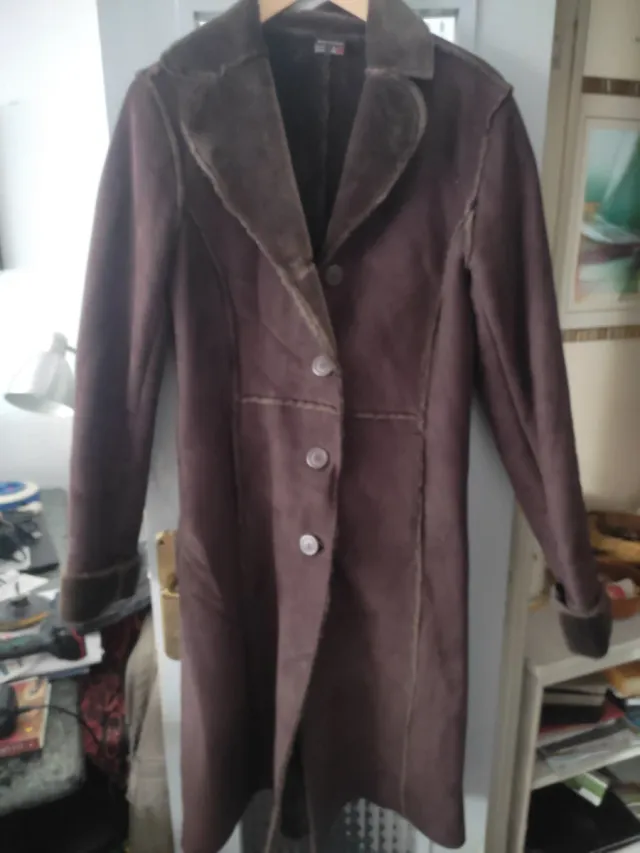 Abrigo Bershka marrón forrado talla M