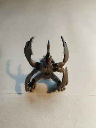 Figuras Pokémon Zekrom y Reshiram