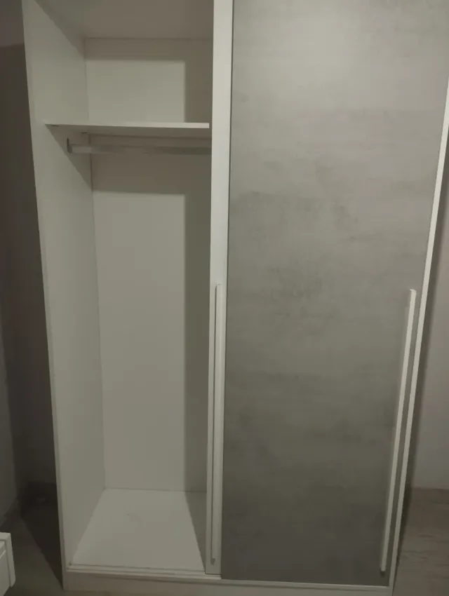 Armario puertas correderas blanco y gris