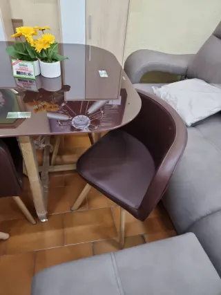 Mesa comedor y 4 sillas