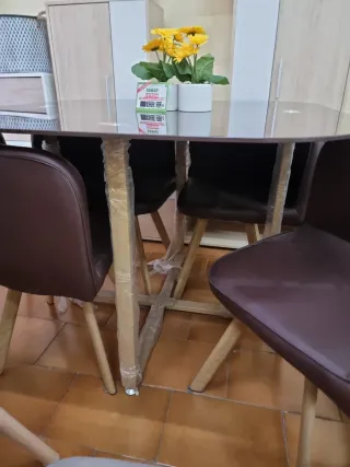 Mesa comedor y 4 sillas